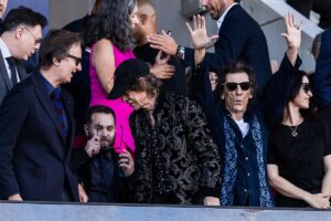 Rolling Stones'un üyeleri Mick Jagger ve Ronnie Wood 